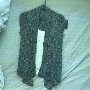 Built-in tank with short-sleeve cardigan